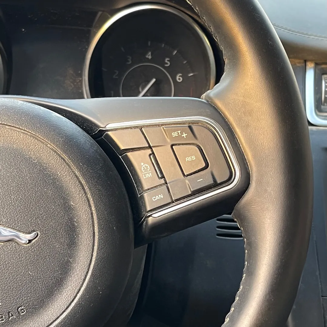 Steering wheel - 2019 Jaguar E-Pace