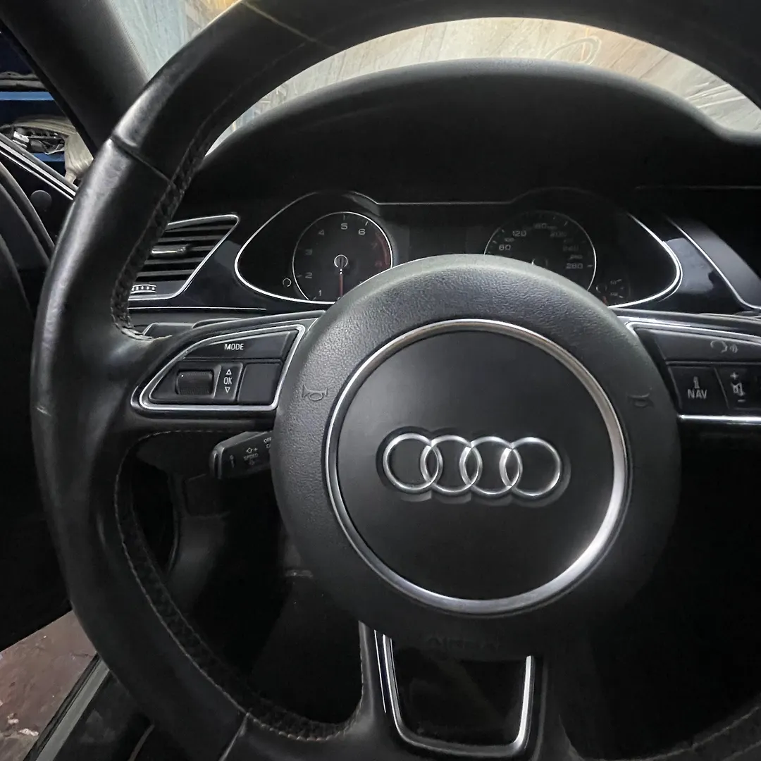 Steering wheel - 2015 Audi A4 Quattro