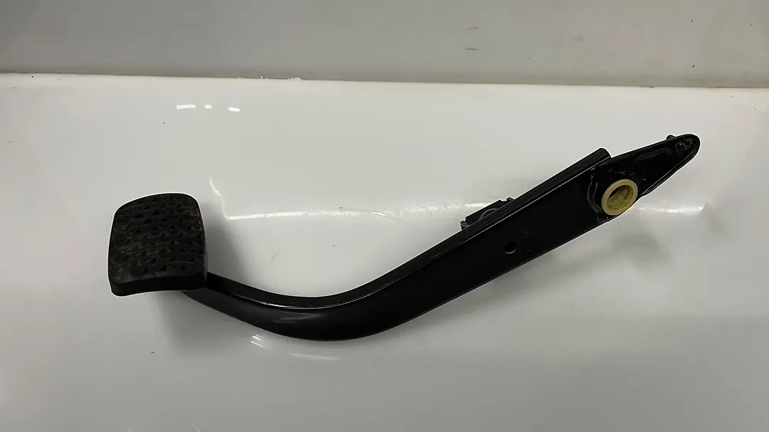 Pedal brake/clutch - 2014 Chevrolet Sonic