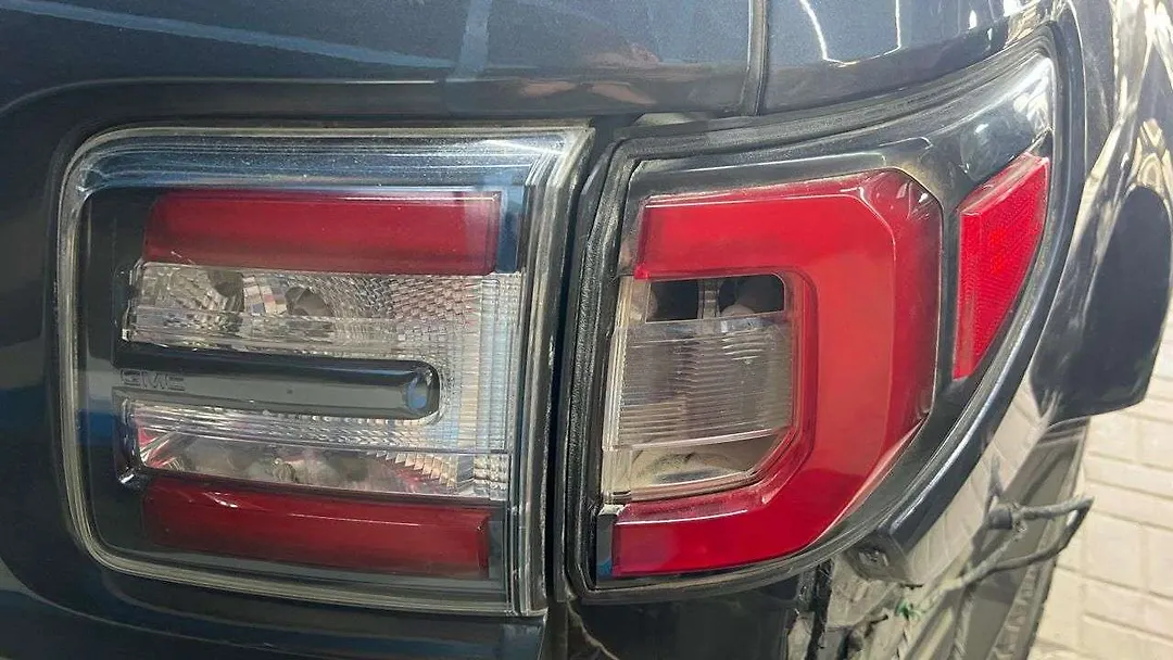 Tail Light (RH) - 2013 GMC Acadia