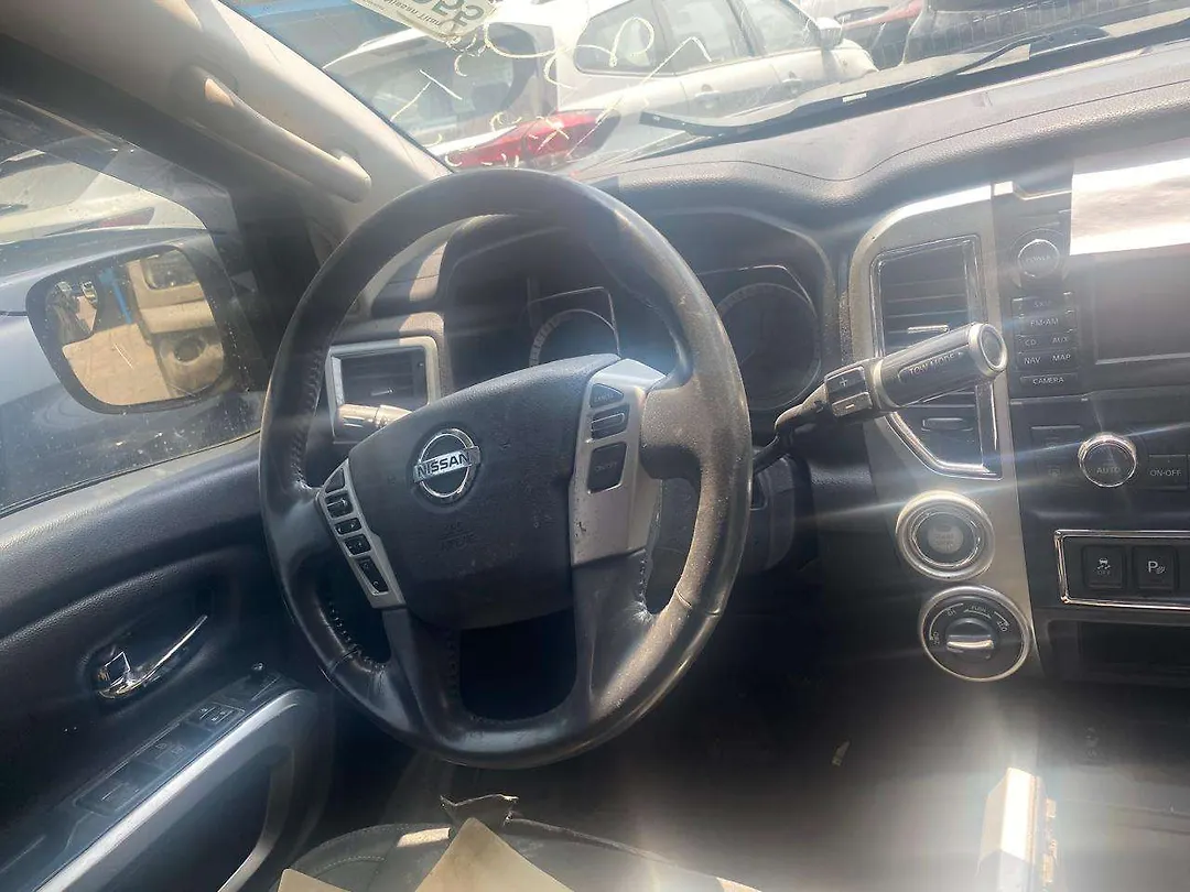 Info-gps-tv screen - 2017 Nissan Titan
