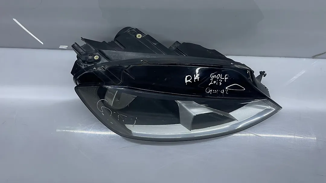 Headlight (RH) - 2014 Volkswagen Golf