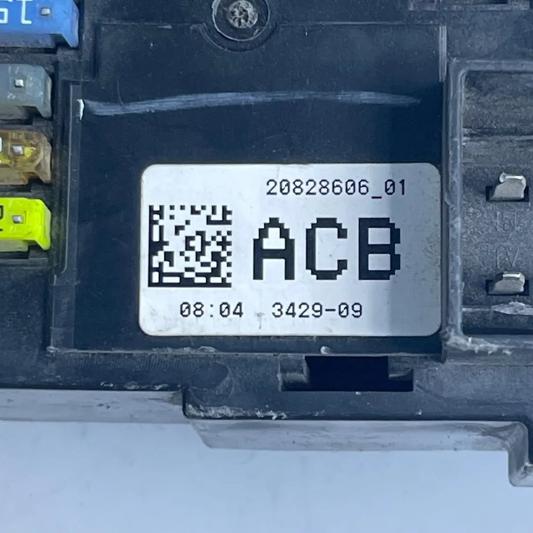 Dash fuse panel - 2010 GMC Yukon