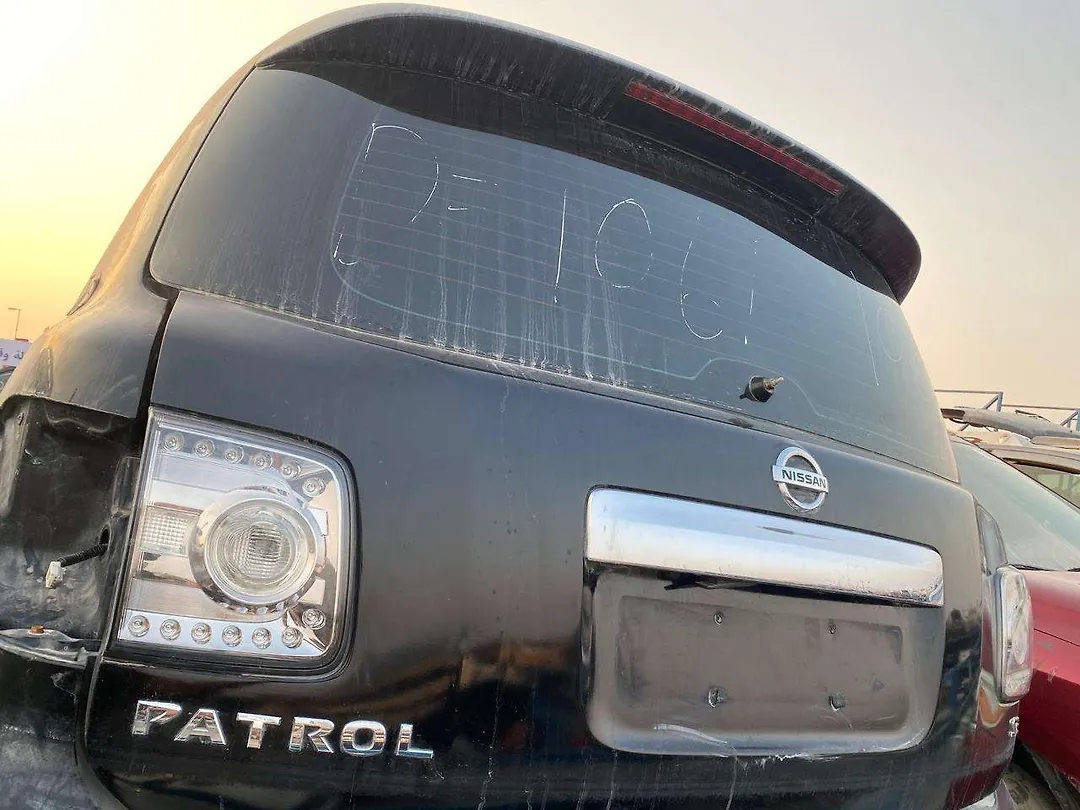 Trunk/hatch/tailgate - 2011 Nissan Patrol