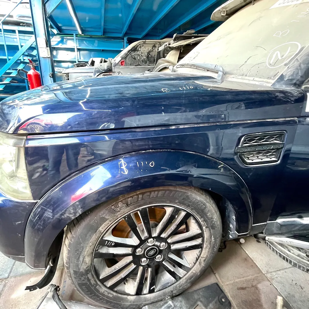 Fender (RHF) - 2014 Land Rover LR4