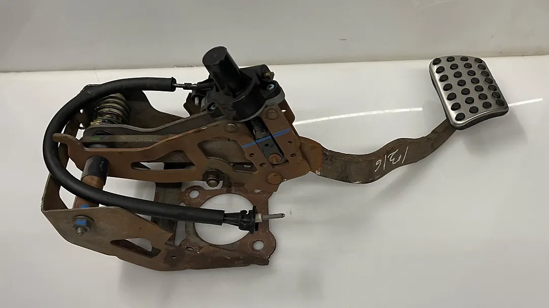Pedal brake/clutch - 2014 Dodge Charger SE