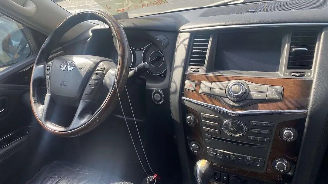 Dashboard  - 2011 Infiniti QX56