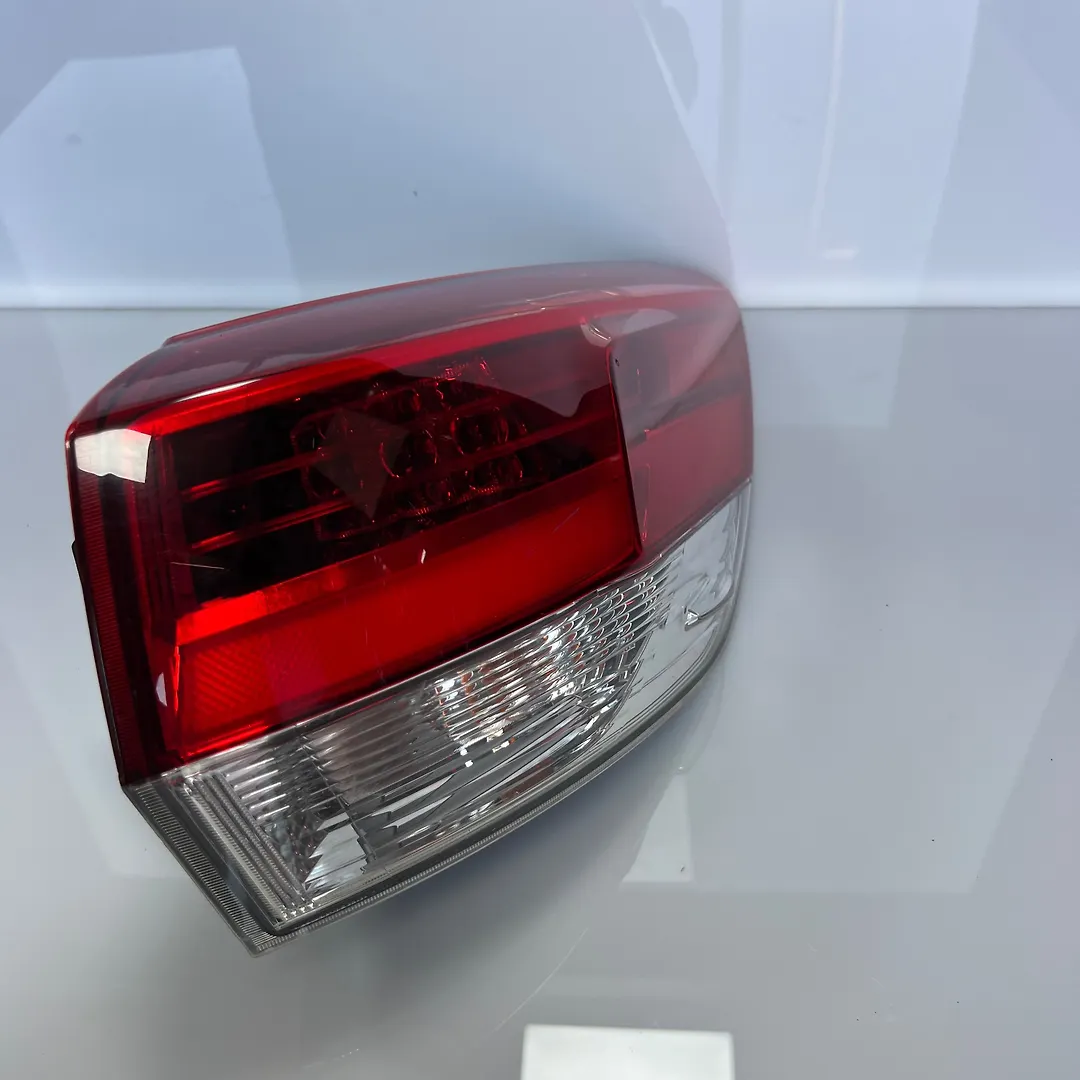 Tail Light (RH) - 2018 Toyota Highlander SE
