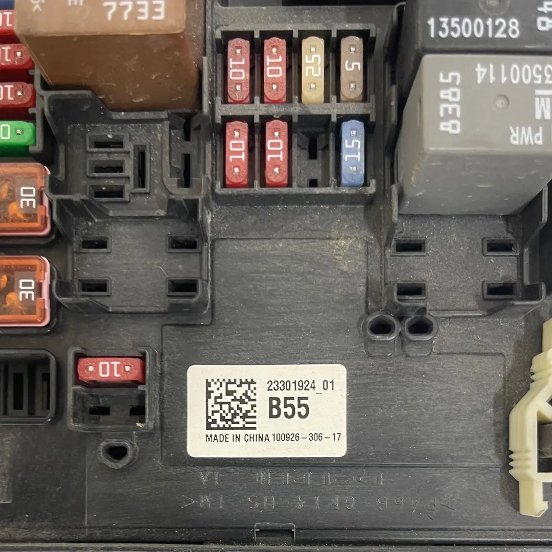 Fuse box - 2019 Chevrolet Corvette Stingray Preferred 2LT (Automatic) with Z51