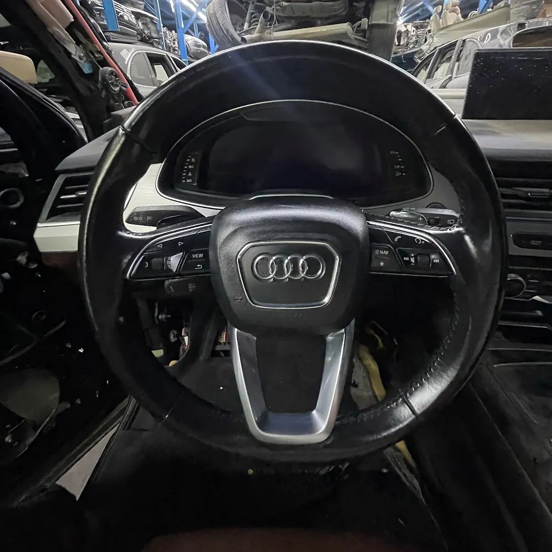 Steering wheel - 2017 Audi Q7 Quattro 