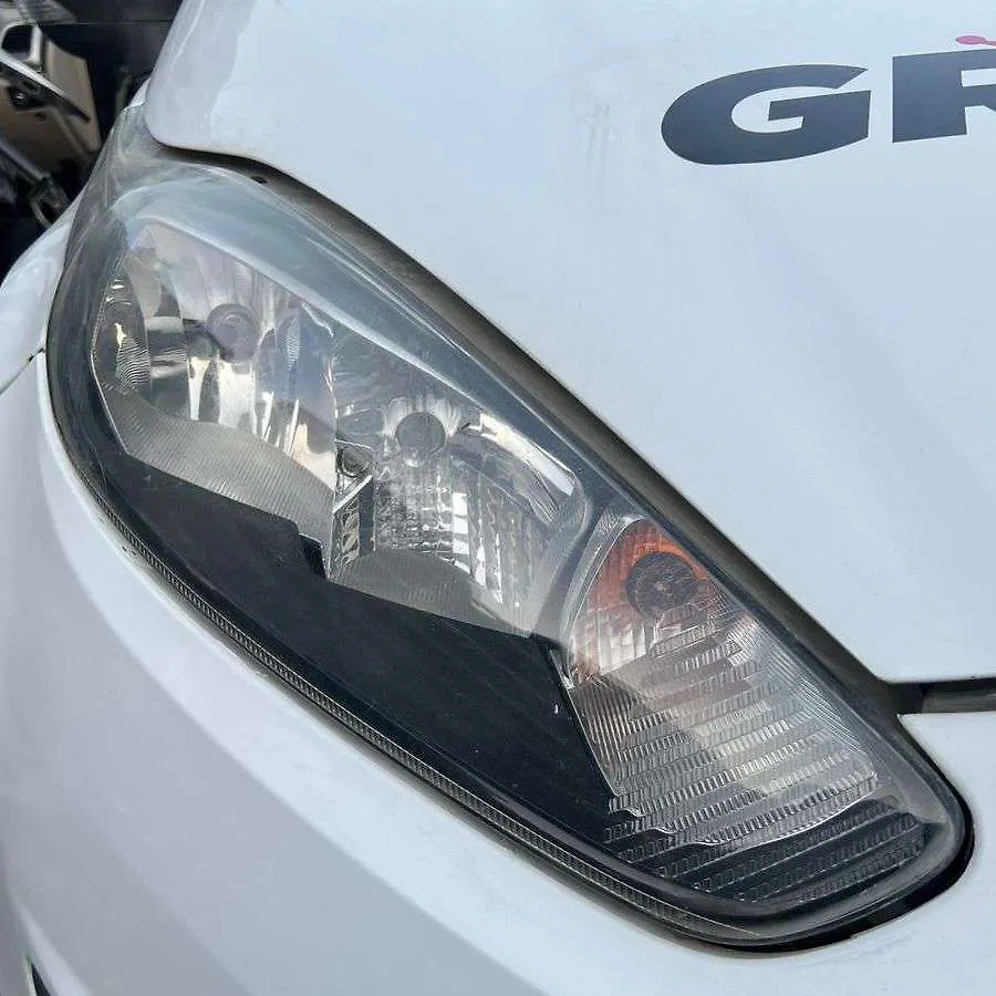 Headlight (RH) - 2015 Ford Fiesta