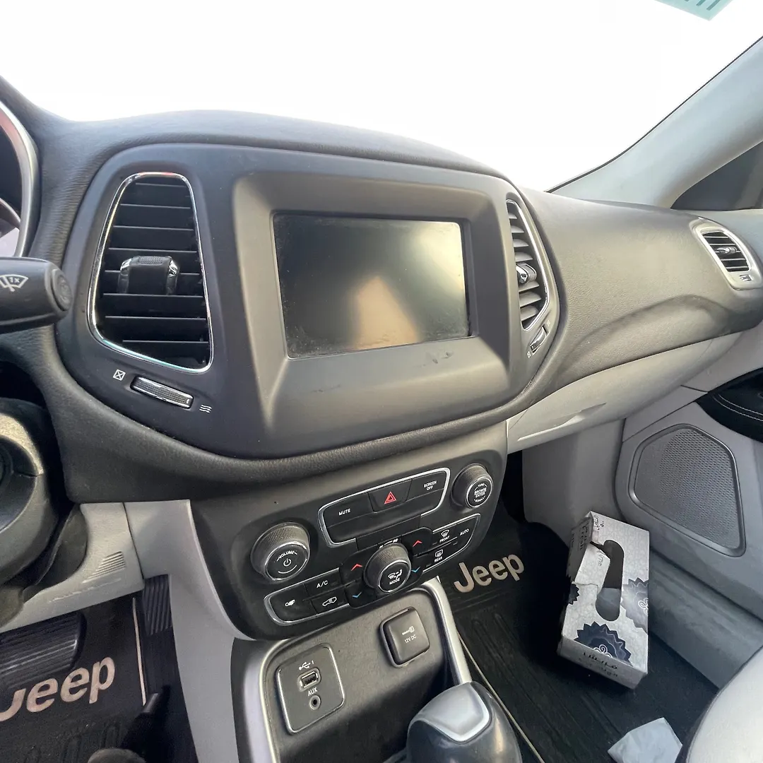Info-gps-tv screen - 2019 Jeep Compass 