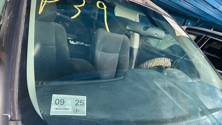 Windshield glass - 2014 Nissan Pathfinder