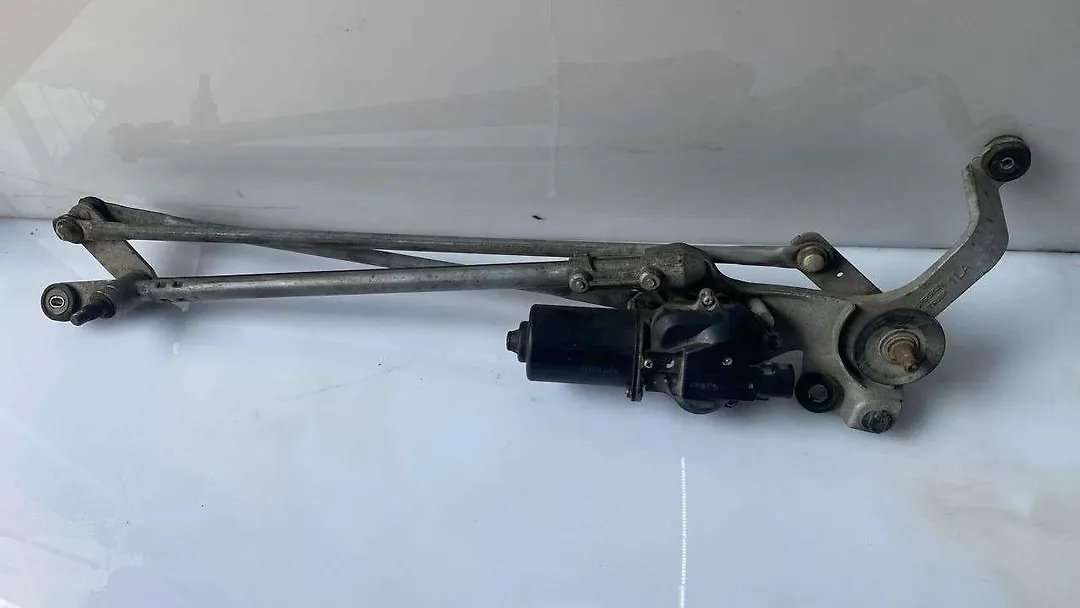 Windshield wiper motor - 2014 Nissan Pathfinder