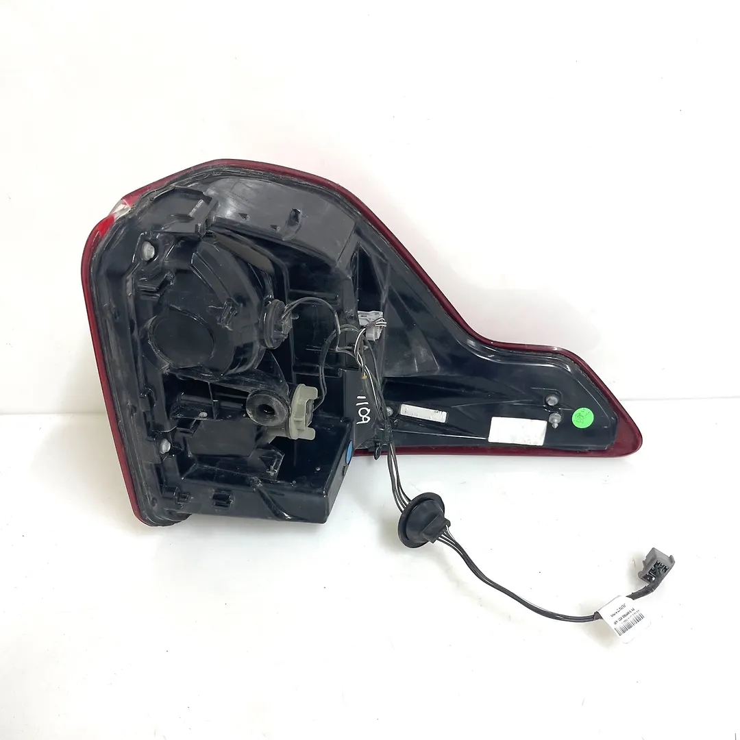 Tail Light (RH) - 2021 Ford Explorer XLT