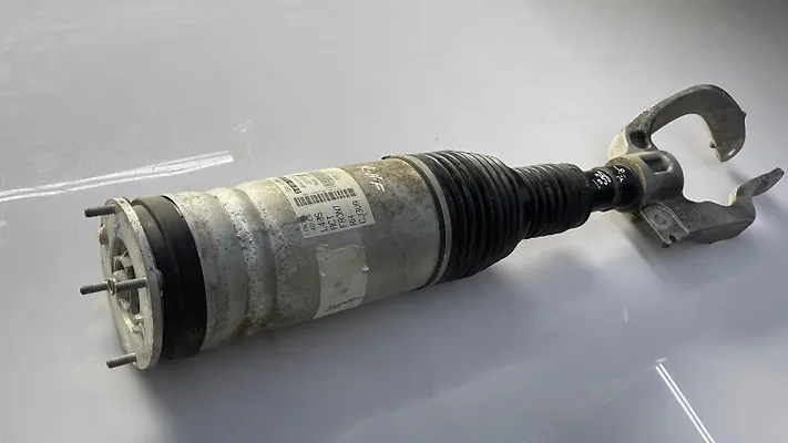 Shock Absorber (RHF) - 2014 Land Rover RANGE ROVER HSE