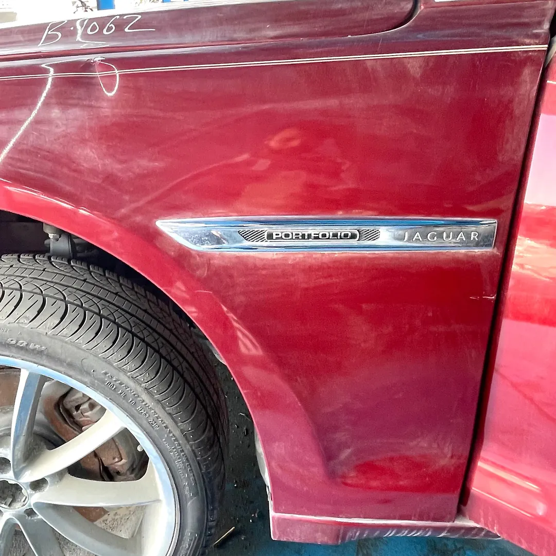 Fender (RHF) - 2012 Jaguar XJ