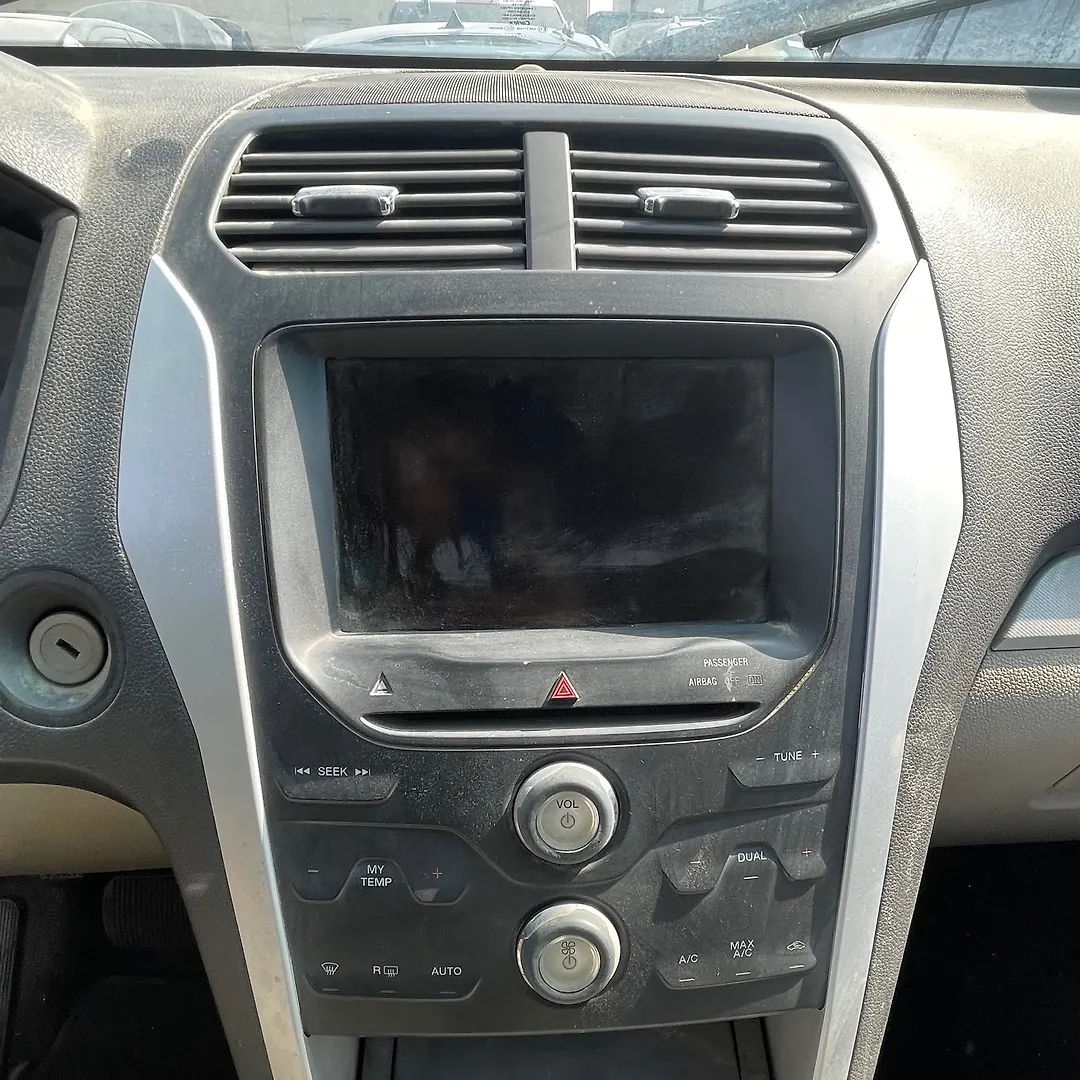 Info-gps-tv screen - 2013 Ford Explorer XLT