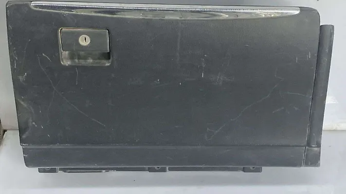 Glove box - 2013 Infiniti QX56