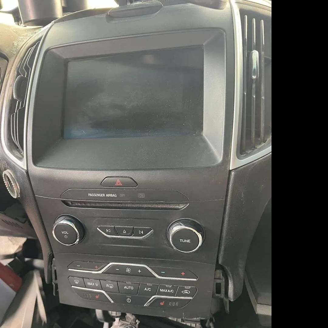 Info-gps-tv screen - 2015 Ford Edge