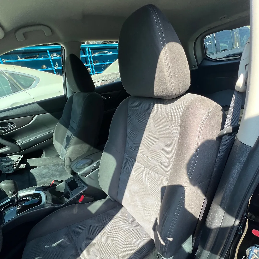 Front Seat (LHS) - 2015 Nissan Rogue