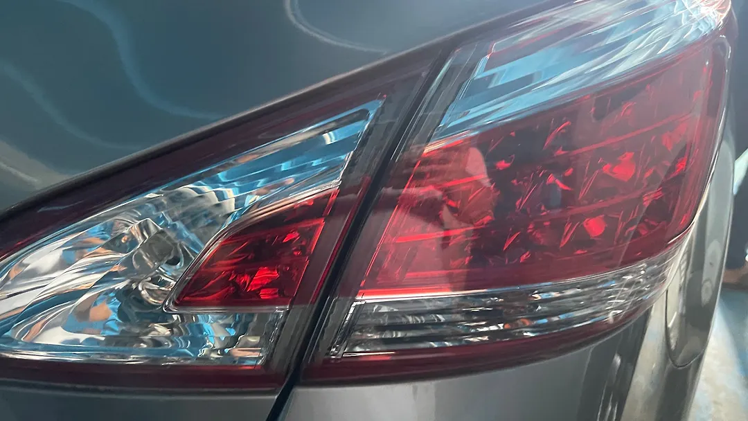 Tail Light (RH) - 2012 Nissan Murano