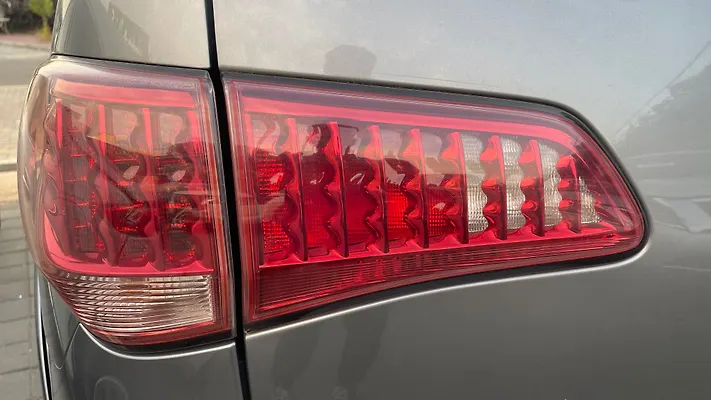 Tail Light (RH) - 2011 Infiniti QX56 5.6i