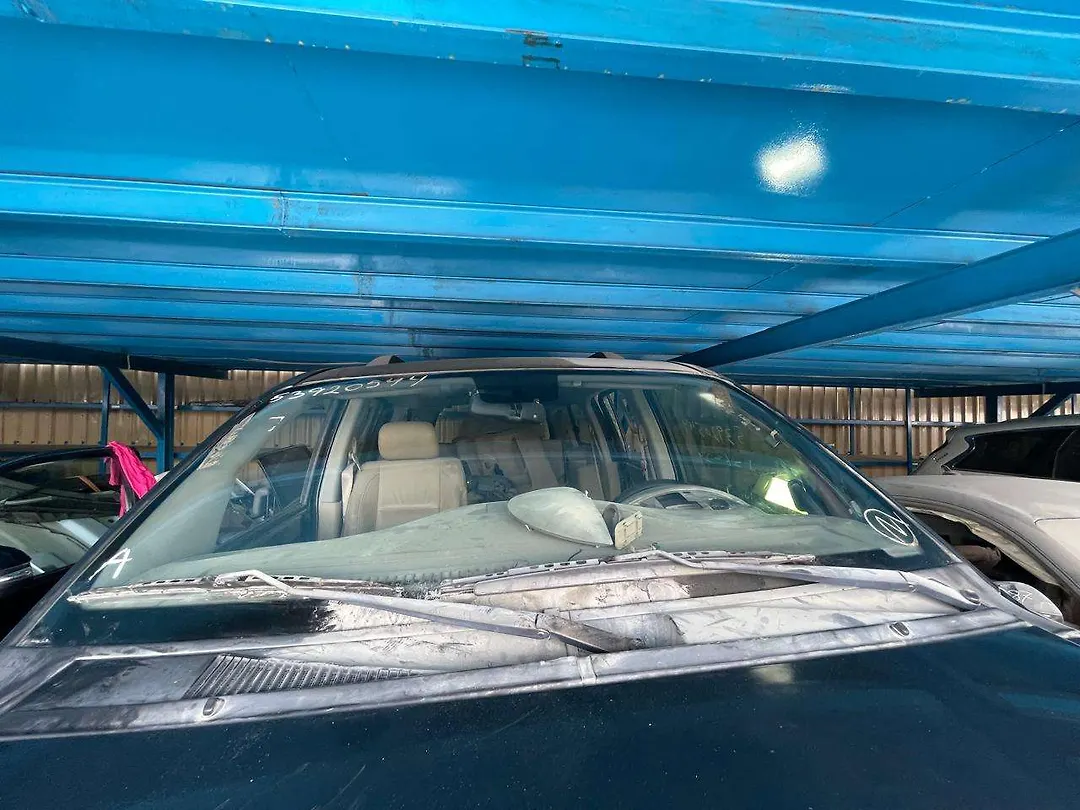 Windshield glass - 2010 Nissan Armada