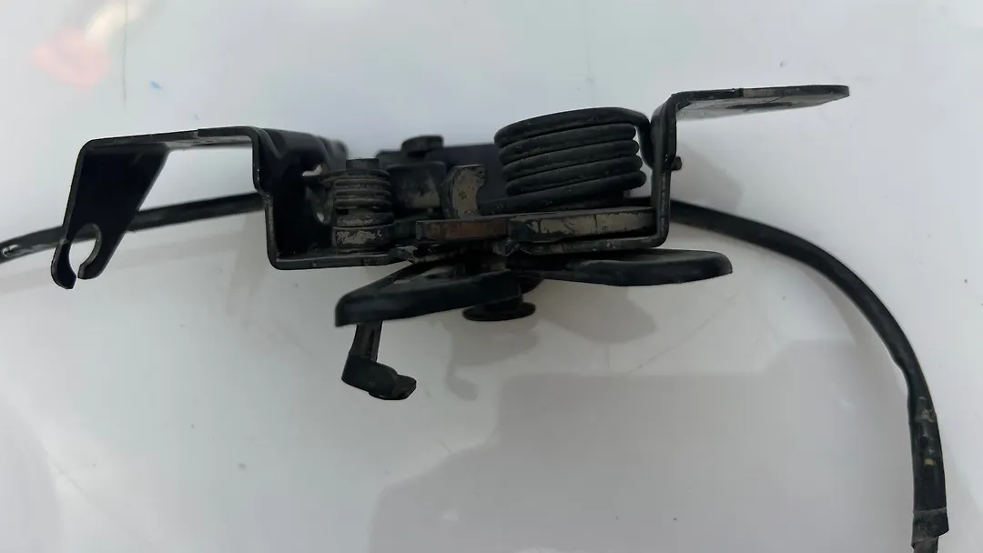 Hood/Bonnet lock - 2020 Chevrolet Traverse
