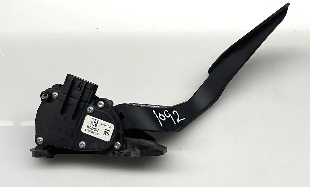 Accelerator pedal - 2014 Chevrolet SILVERADO