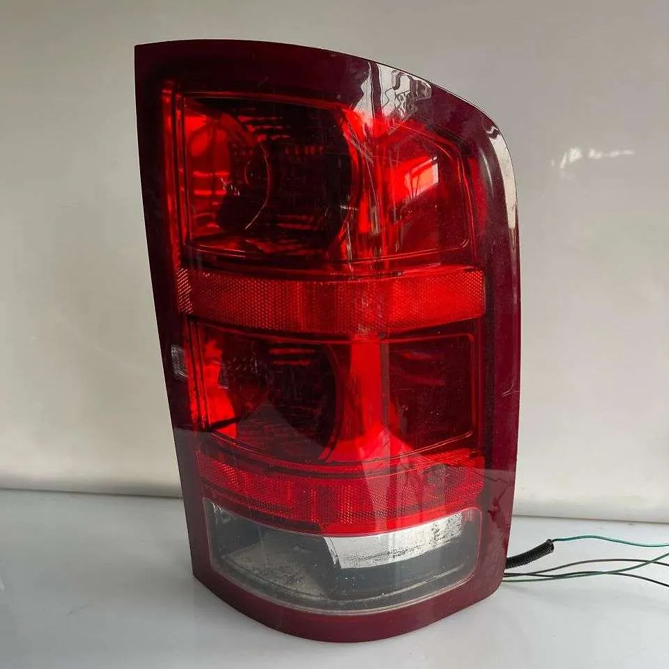 Tail Light (RH) - 2011 GMC Sierra SLE
