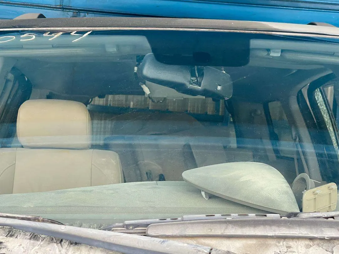 Windshield glass - 2010 Nissan Armada