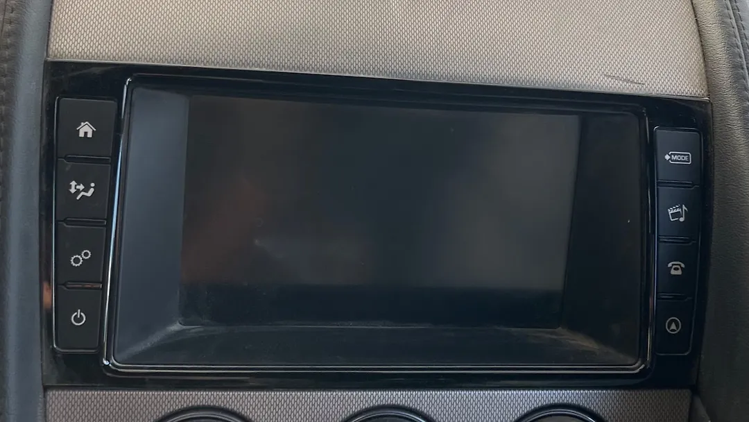 Info-gps-tv screen - 2017 Jaguar F-type
