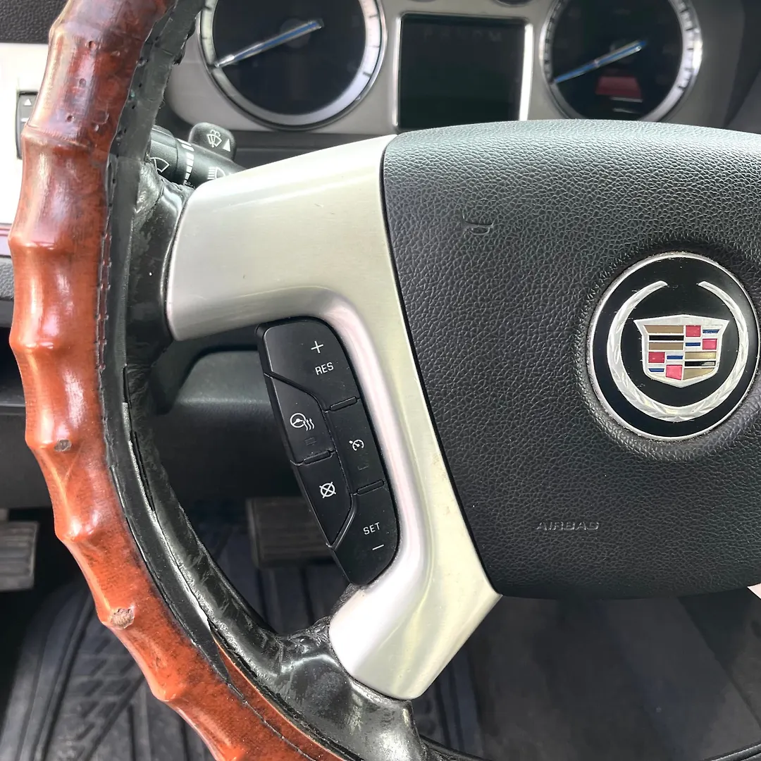 Steering wheel - 2011 Cadillac Escalade Luxury