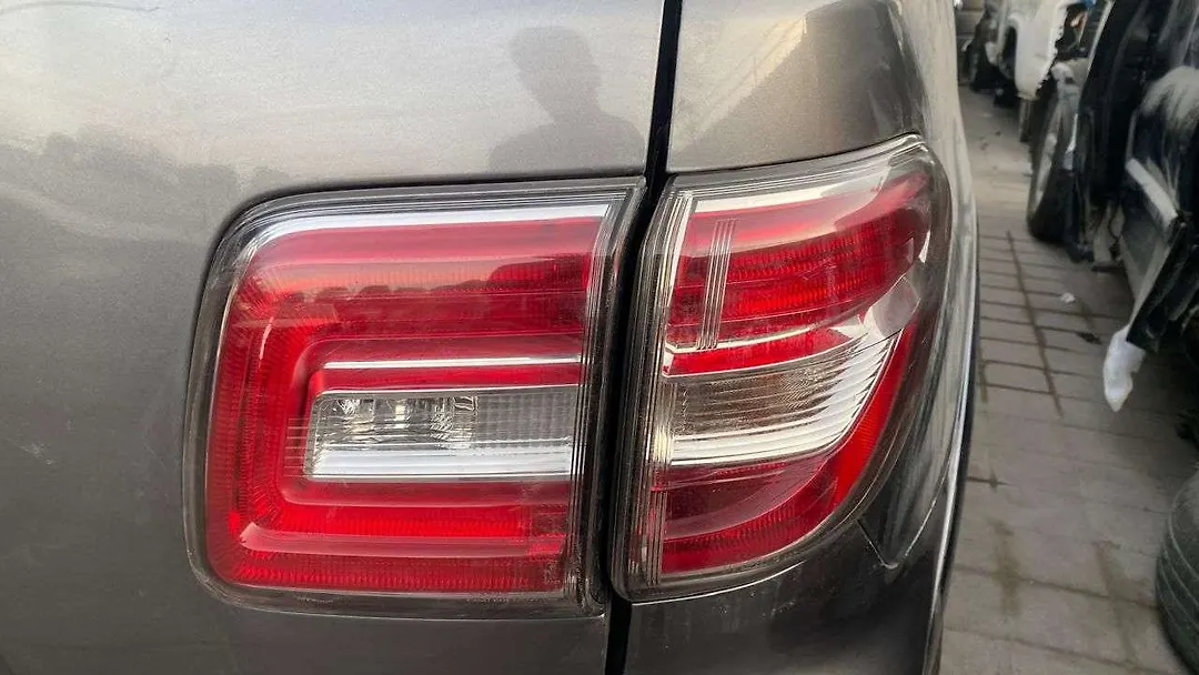 Tail Light (RH) - 2017 Nissan Armada 5.6i