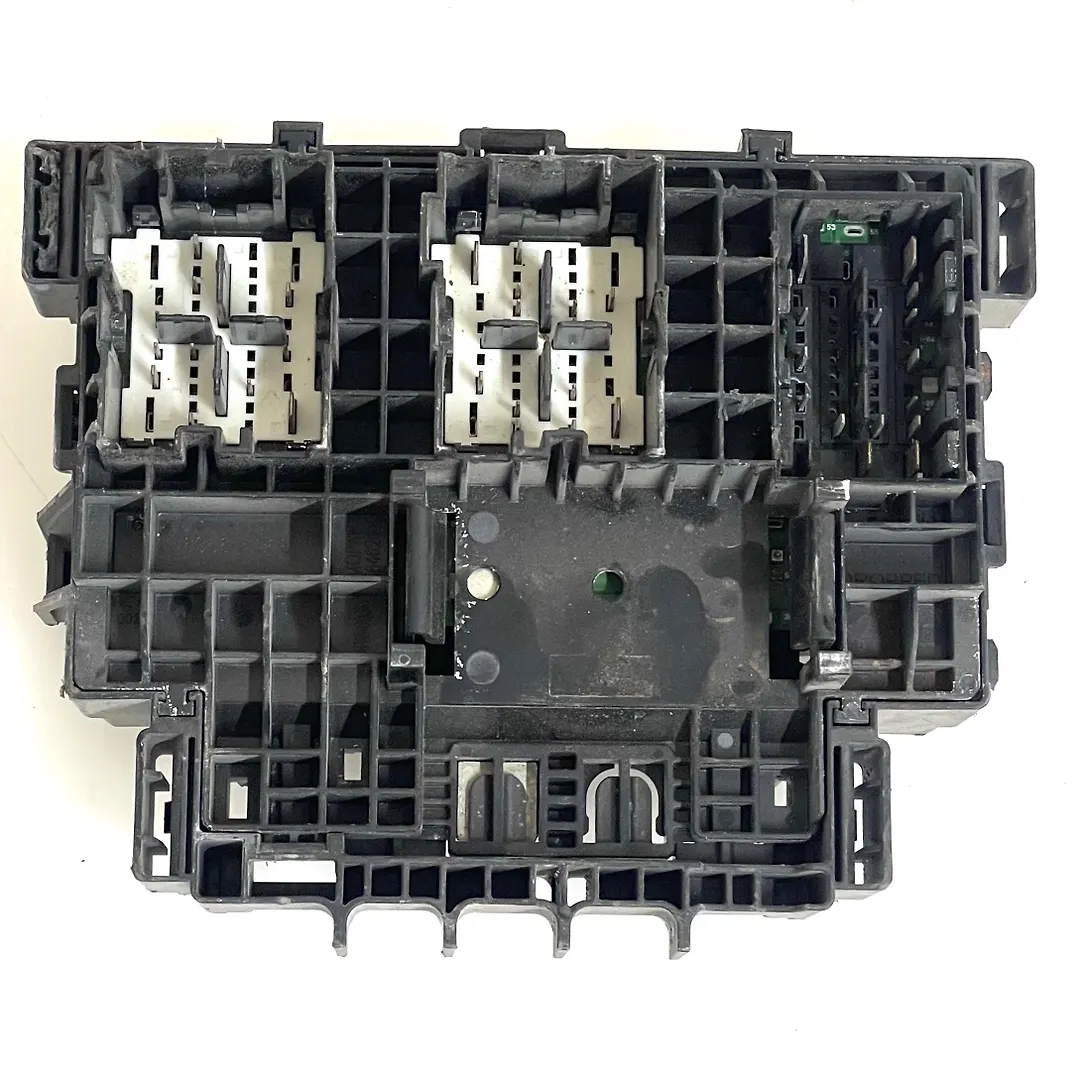 Fuse box - 2014 Jeep Grand Cherokee Overland