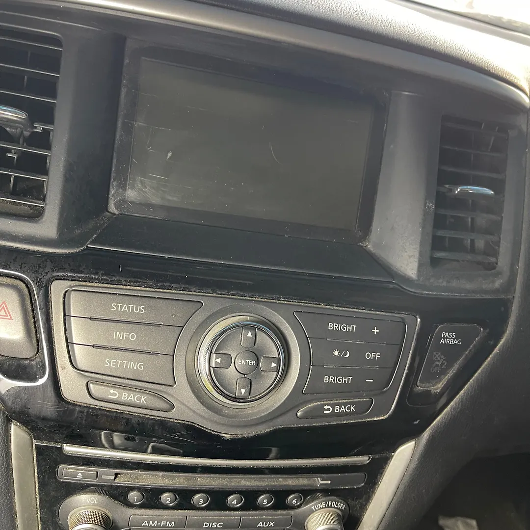 Info-gps-tv screen - 2013 Nissan Pathfinder 3.5i