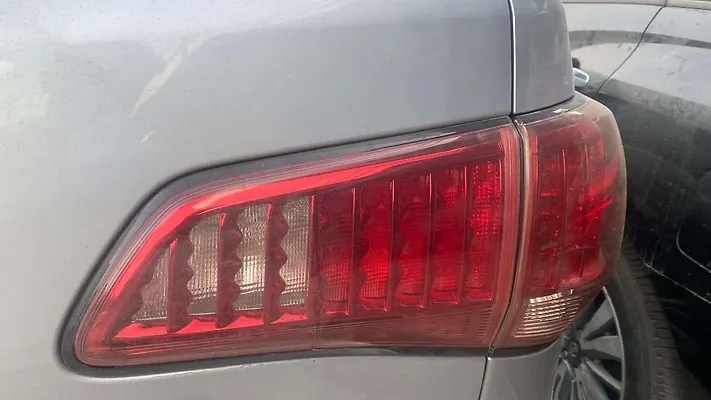 Tail Light (RH) - 2011 Infiniti QX56
