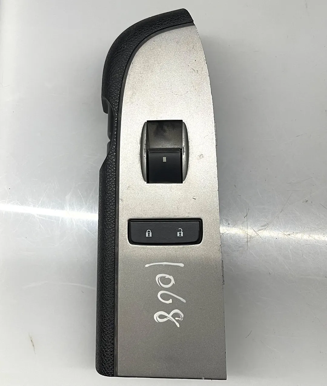 power window switch (RHF) - 2018 Chevrolet SILVERADO
