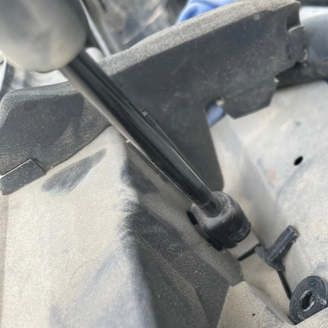 Bonnet Jumping - 2013 Infiniti QX56