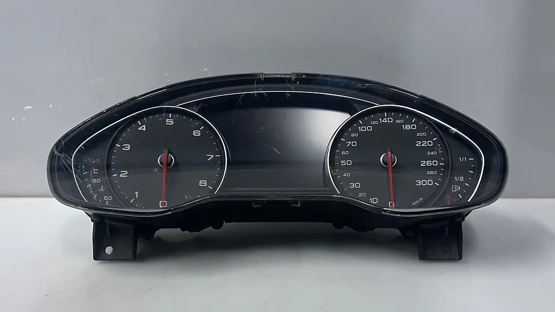 Speedometer - 2013 Audi A8
