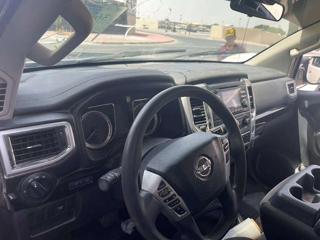 Steering wheel - 2018 Nissan Titan