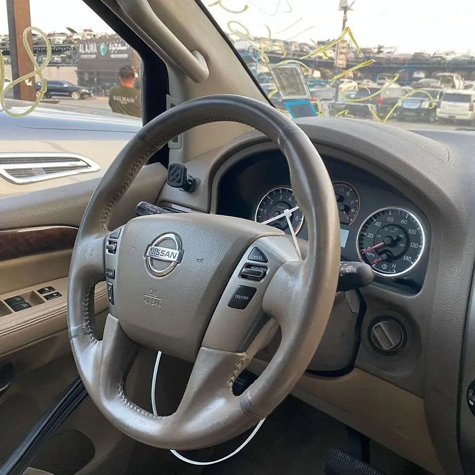Steering wheel - 2013 Nissan Armada