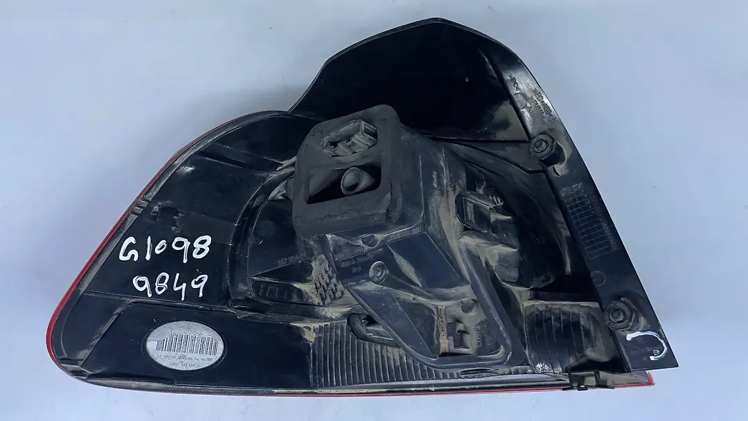 Tail Light (RH) - 2013 Volkswagen Golf