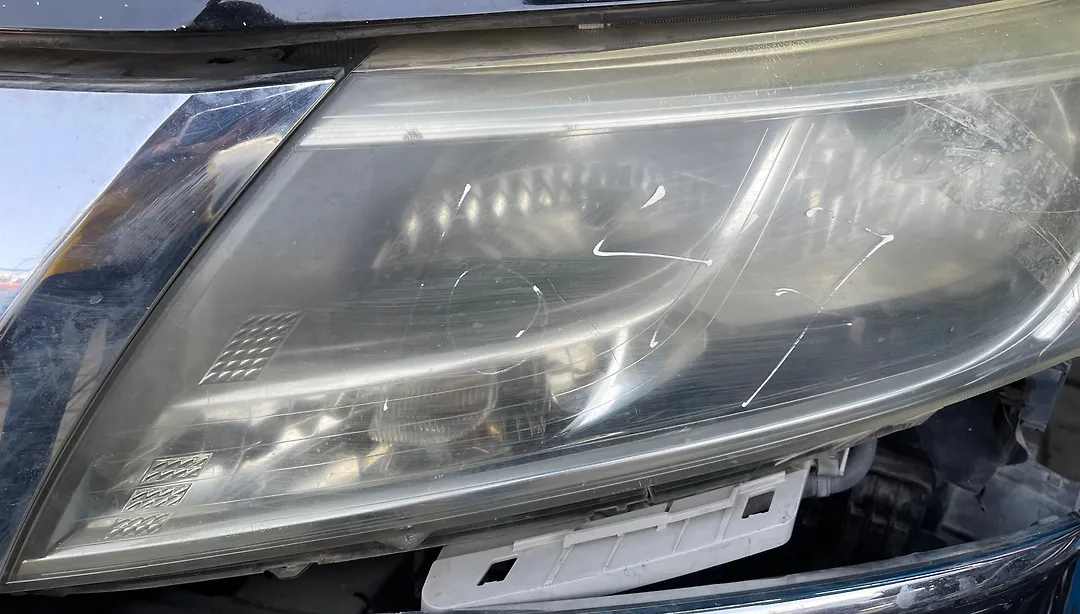 Headlight (RH) - 2014 Nissan Pathfinder