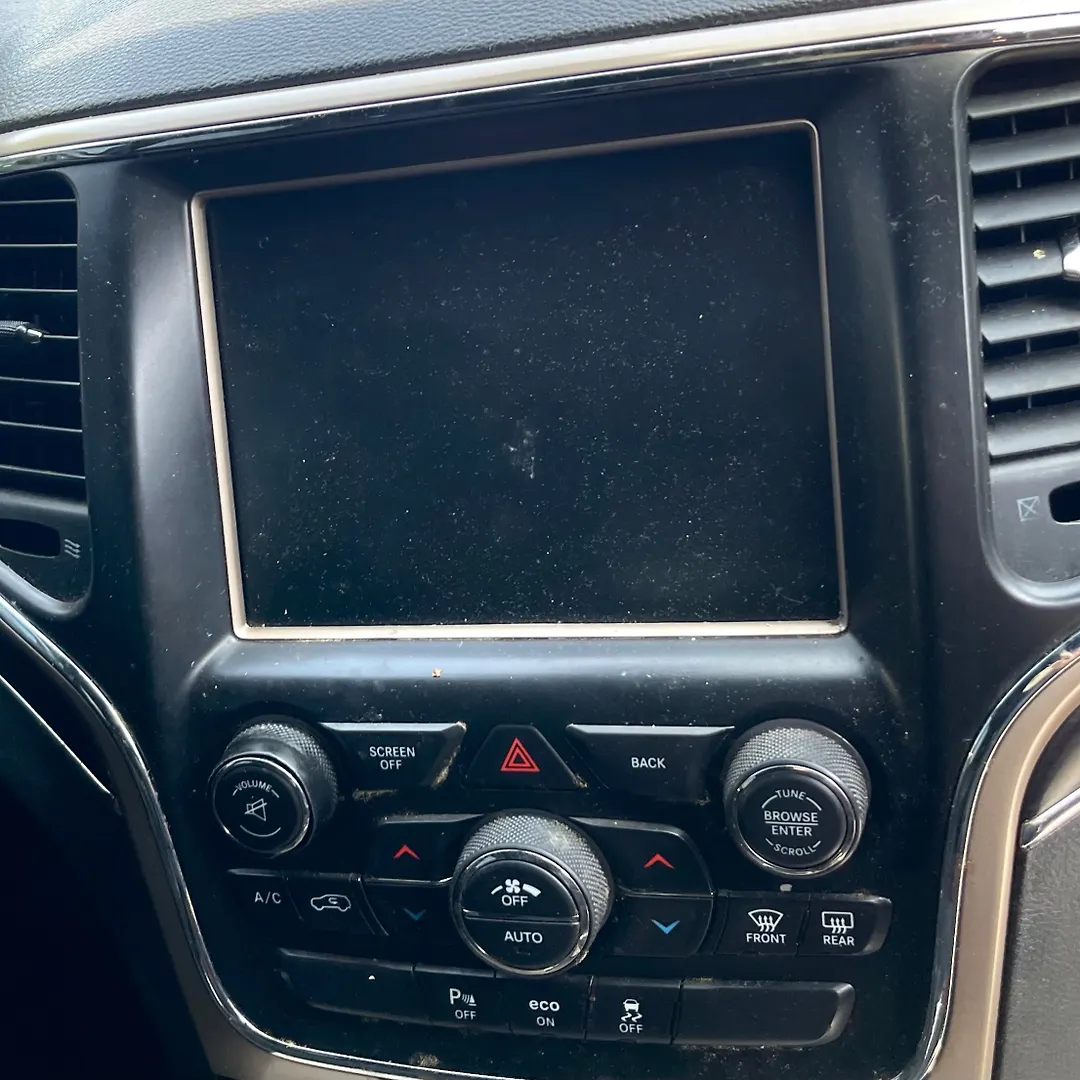 Info-gps-tv screen - 2014 Jeep Grand Cherokee Limited