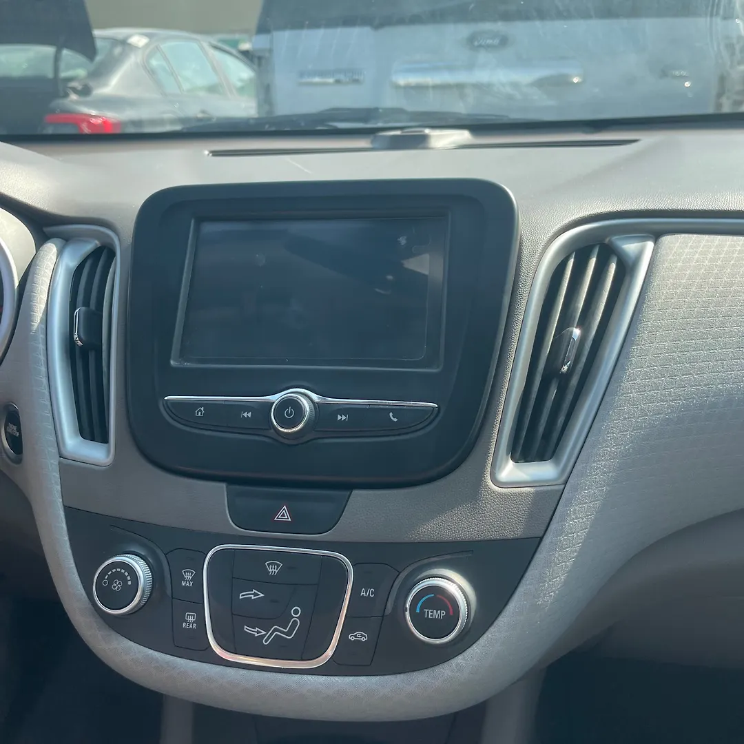 Info-gps-tv screen - 2018 Chevrolet Malibu
