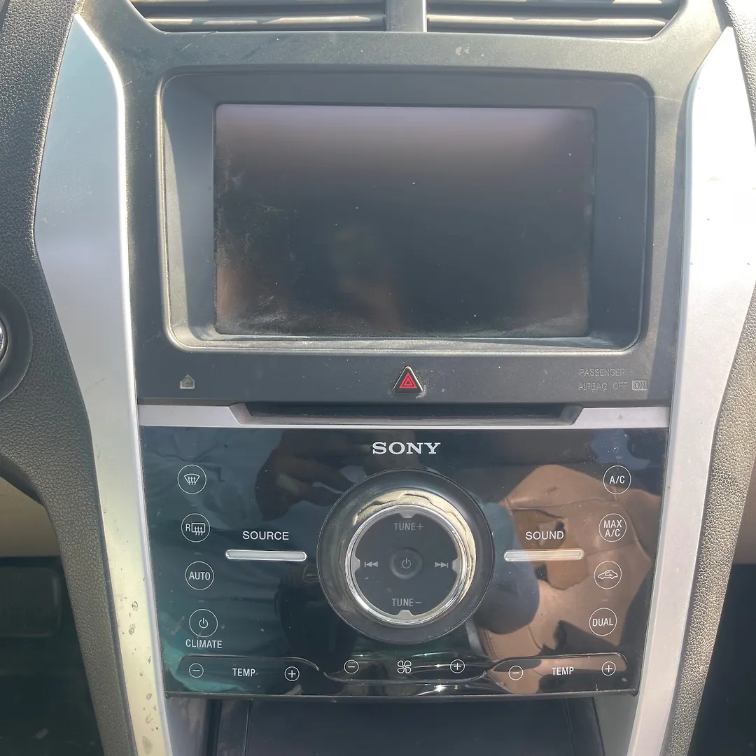 Info-gps-tv screen - 2013 Ford Explorer Limited