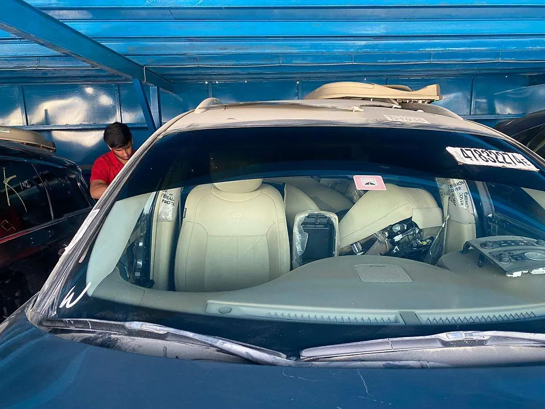 Windshield glass - 2014 Infiniti QX70 3.7i