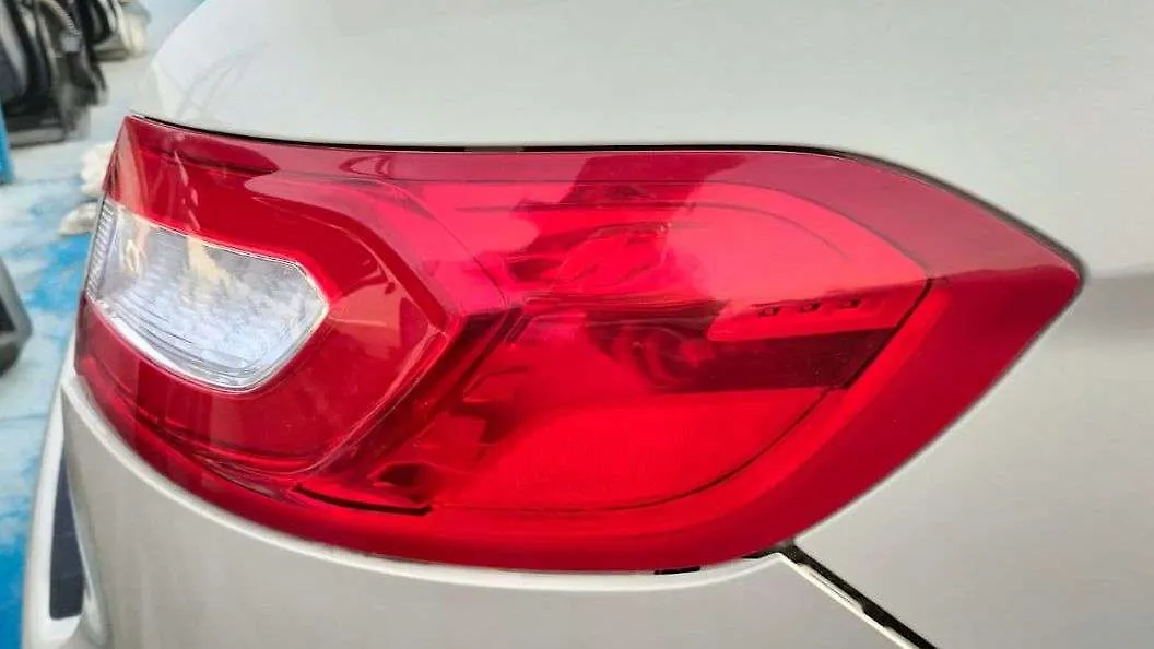 Tail Light (RH) - 2016 Lincoln MKX